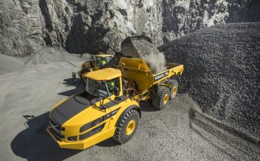 Wheel Loader Tips for Working at the Face of Mining Muck Piles