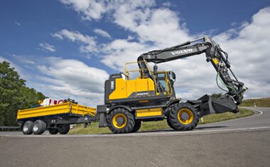 4 Key Advantages of Wheeled Excavators versus Truck-mounted Excavators