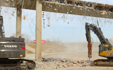 Demolition Excavator Attachments That Improve Efficiency