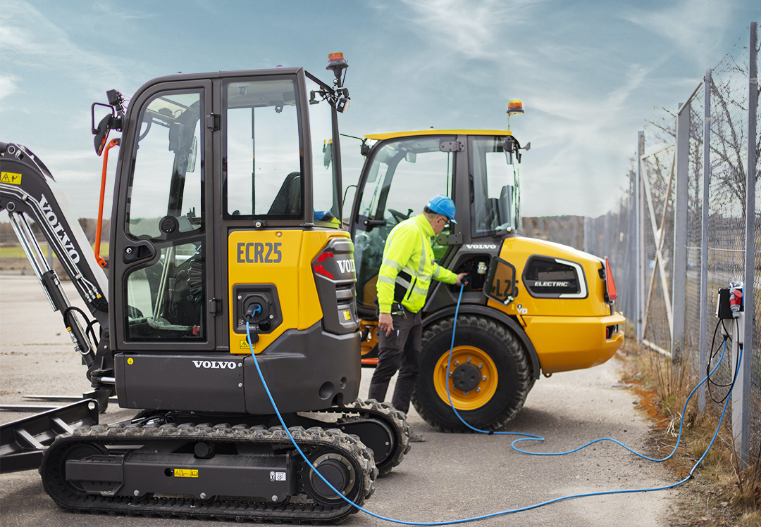 Charging a Volvo ECR25 mini excavator and an L25 compact wheel loader