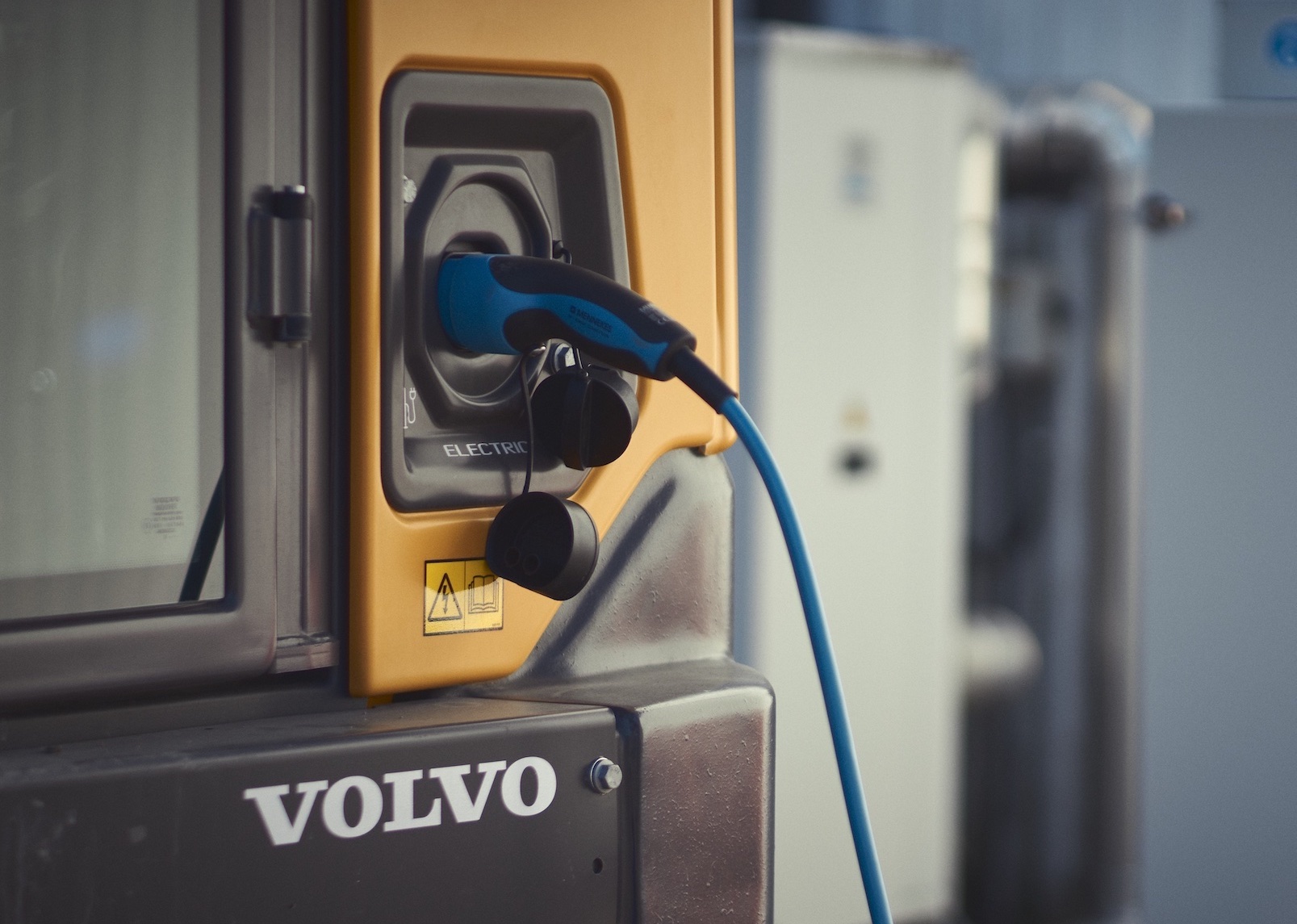 Volvo Electric Compact Equipment Charging
