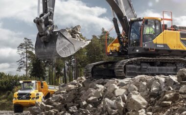 A Walkaround of the New Volvo FMX  The new Volvo FMX is our most robust  construction truck to-date and is designed to make the toughest assignments  easier – whether there's a